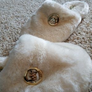 Adorable and comfy MICHAEL KORS slippers